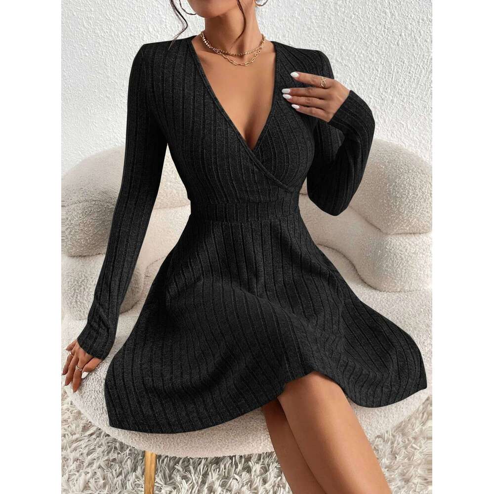 Autumn and Winter New Women's Knitted Slim Sexy Sheath Waist Slimming Inside a Short Bag Hip Little Black Dress C260312