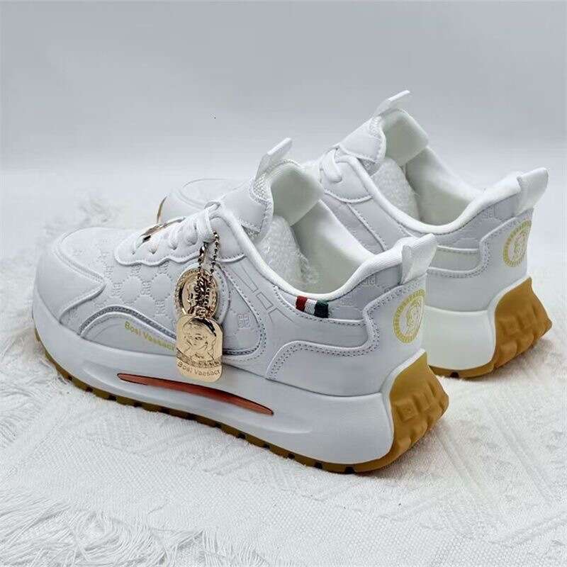 Designer shoes Classic Casual Sports Thick Sole Versatile Fashion Walking for Men and Women Same Style Soft Batch Light Luxury Running Shoes
