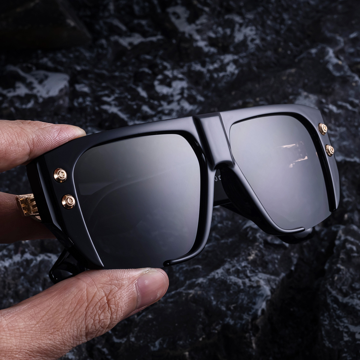 2026 New Fashion Square Polarized Outdoor Personality High-end Trendy Sunglasses for Men