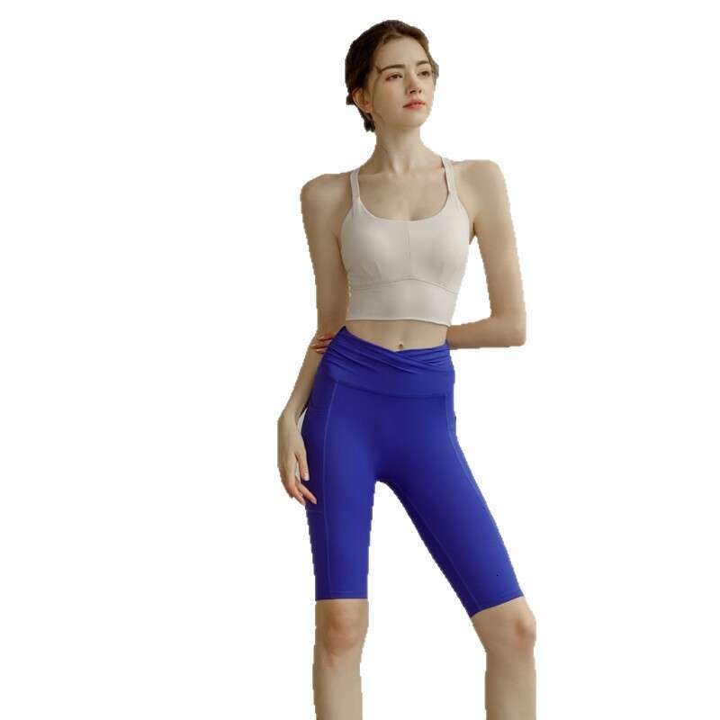 Designer Breathable Sports Bra with Compression Fit & Moisture-Wicking Properties Ideal For Workout Sessions
