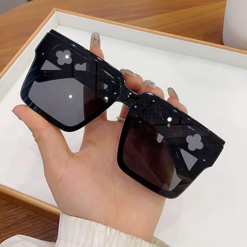Designer Sunglasses for Women Classic Square frame Gradient brown lenses Goggle Beach Street Photography Sun Glasses Tortoiseshell Frame