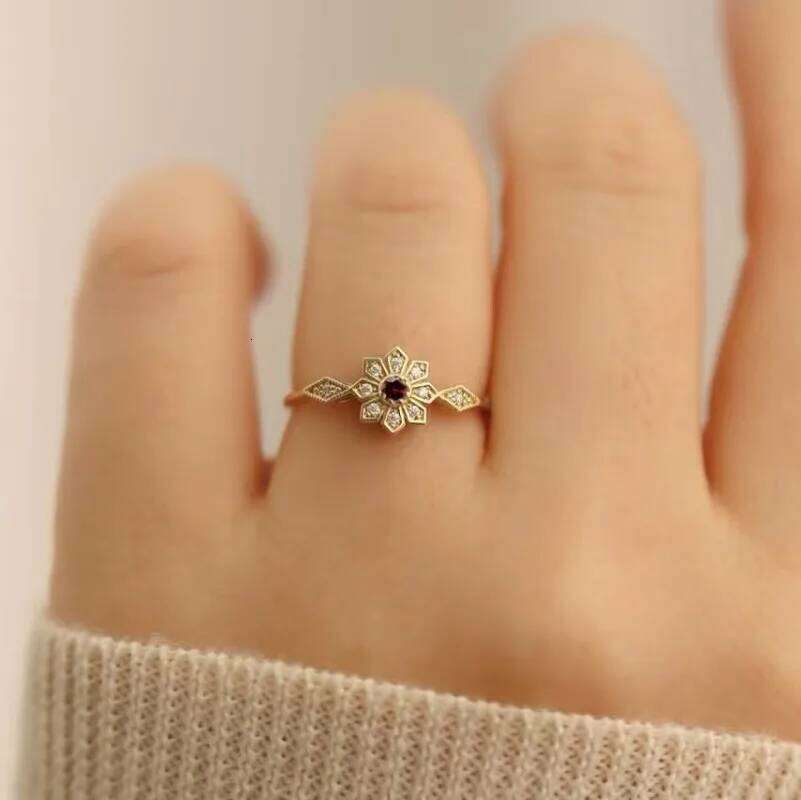 European and American new fashion snowflake shape red gemstone inlaid with personality versatile simple women's ring H260312