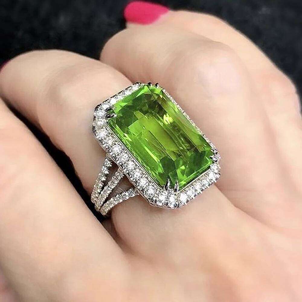 Huitan New Arrival Big Green CZ Wedding Bands Women Rings Elegant Lady's Accessories Anniversary Party Fashion Jewelry H260312