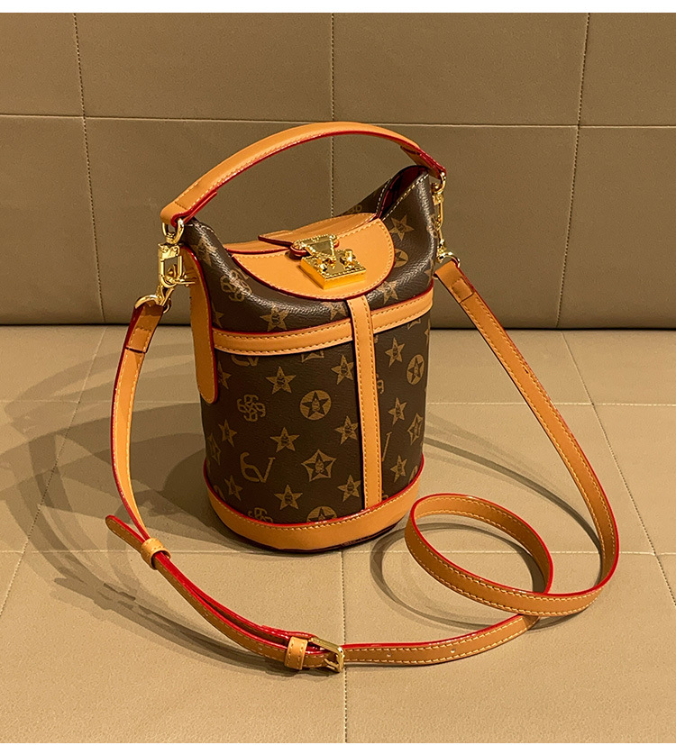 Advanced Old Flower Bucket Bag 2026 New Versatile Cross Shoulder Dumpling Bag Large Capacity Single Shoulder Underarm Bag Letter Bag