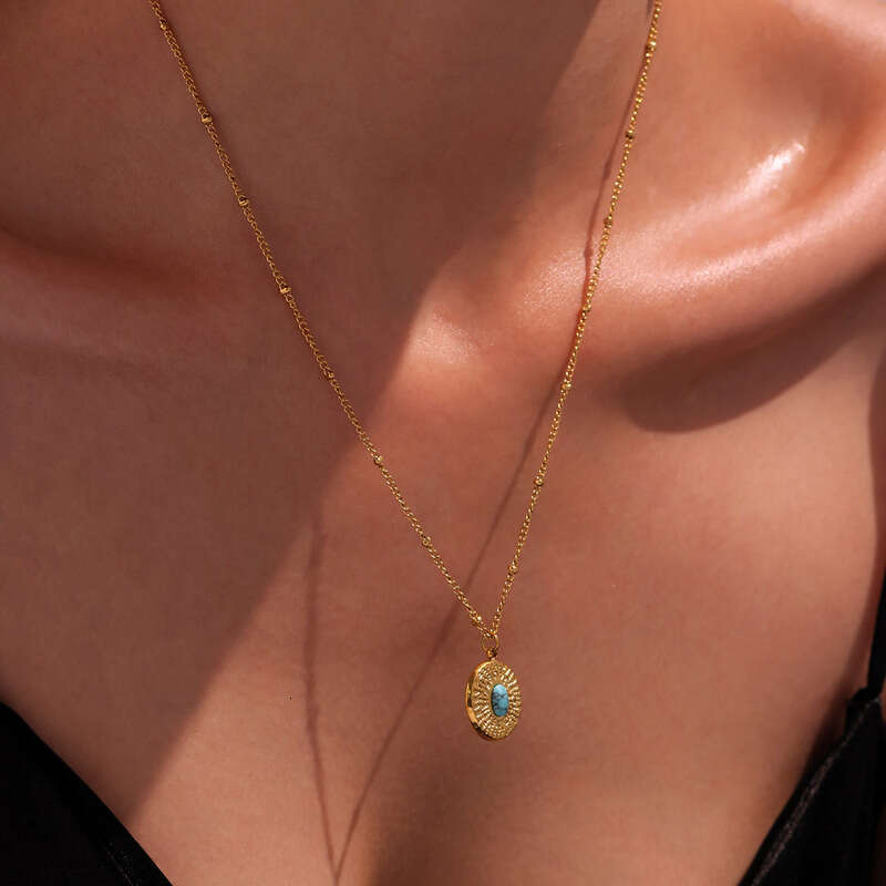 Women's Vintage Necklace: Square-shaped Ethnic Style Turquoise Pendant Necklace 18k Gold Geometric Karst Texture Round Collarbone Chain, Daily Je