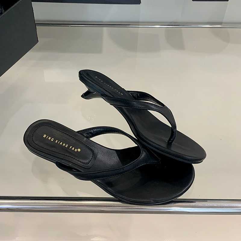 SUOJIALUN 2025 Summer New Women Slipper Fashion Narrow Band Slip On Flip Flop Shoes Square Low Heel Outdoor Sandals K260312