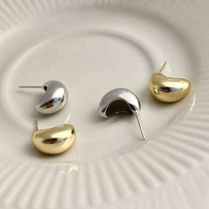 2024 Fashion Accessories S Pure Sier Lightweight Beautiful Bean Half Hollow Ball Cool Earrings for Girls