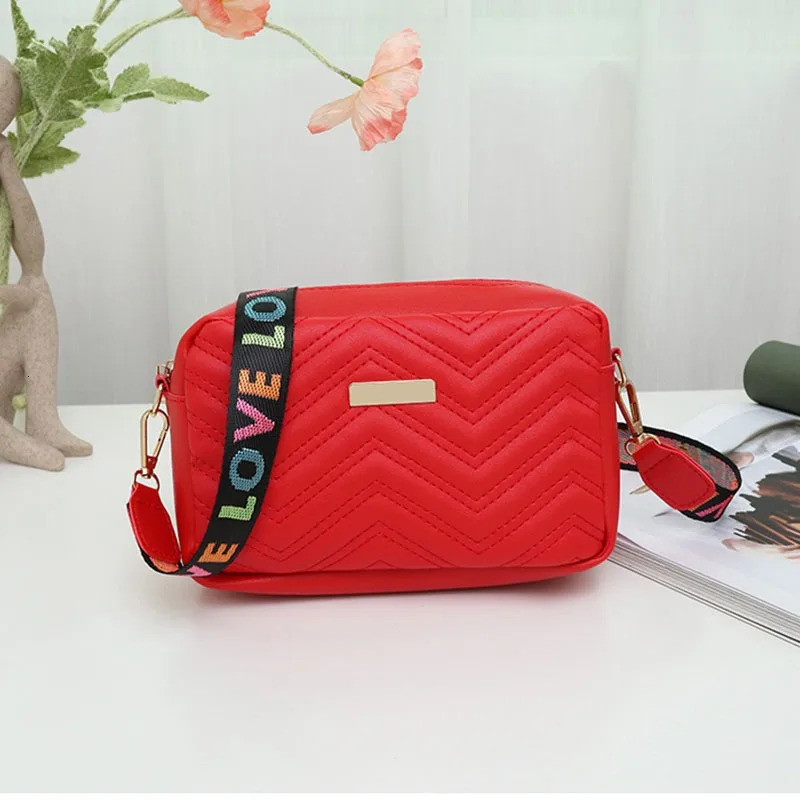 Embroidered camera bag 2025girl bags for crossborder womens wholesale casual small square versatile shoulder 260227