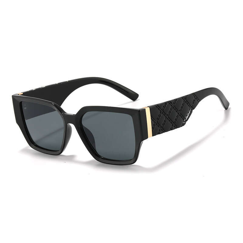 Designer Sunglasses for Women Classic Popular Square frame Gradient purple lenses Beach Driving Fishing Sun Glasses Quilted Detail