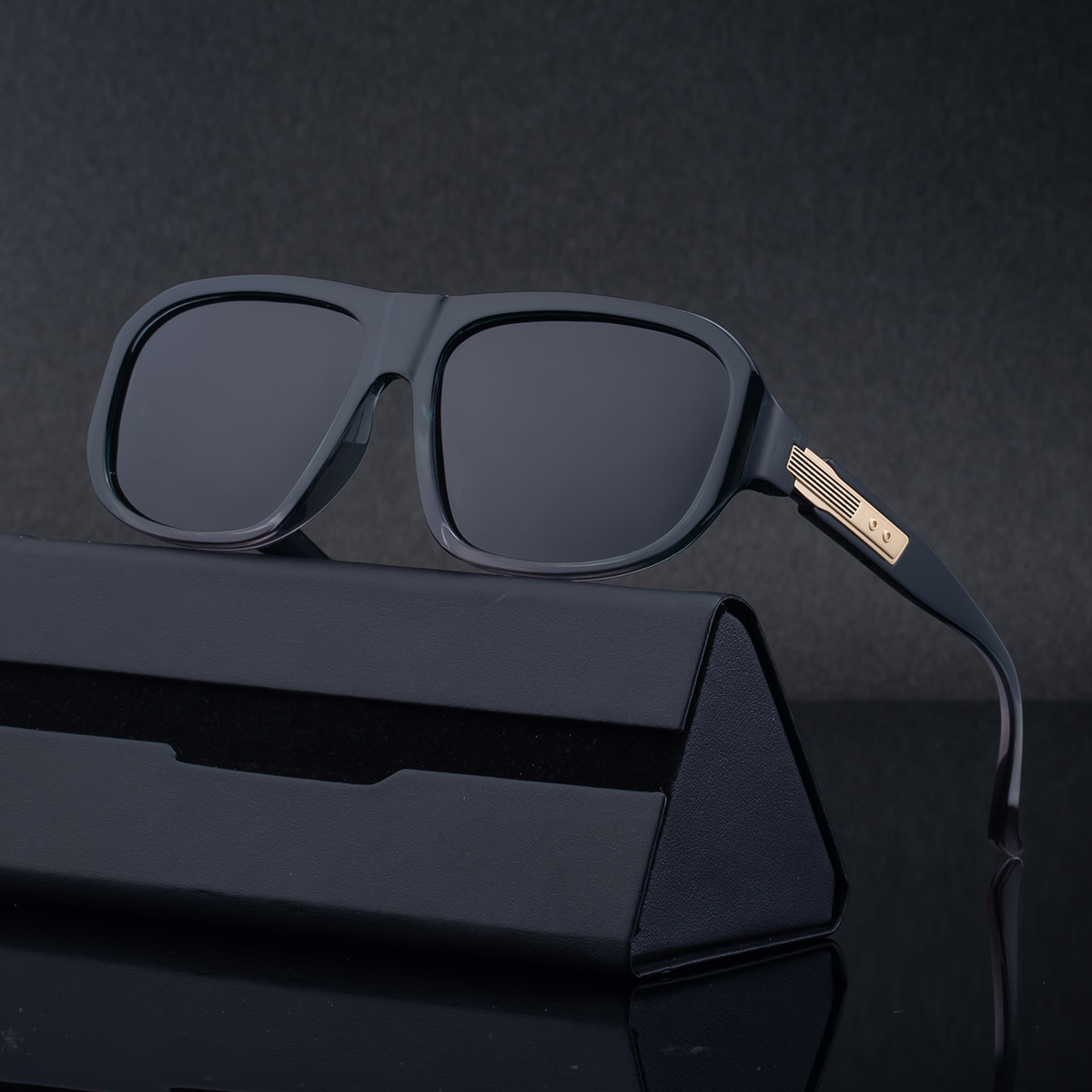 2026 New Fashion Square Frame Polarized Sunglasses Personalized Outdoor Driving Sun Protection Glasses for Men,