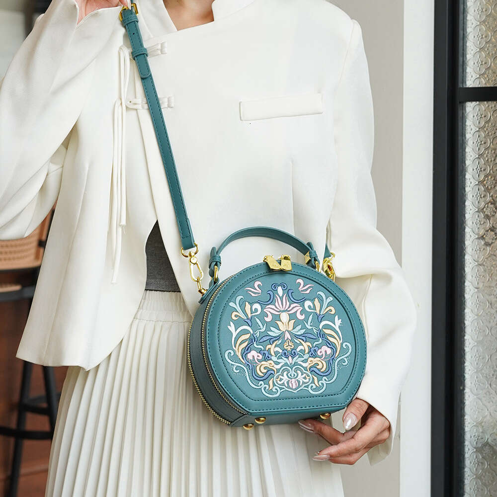 Unique Embroidered Women's Handbag 2026 New Trendy Artistic Shoulder Chinese Style Crossbody Small Round Bag