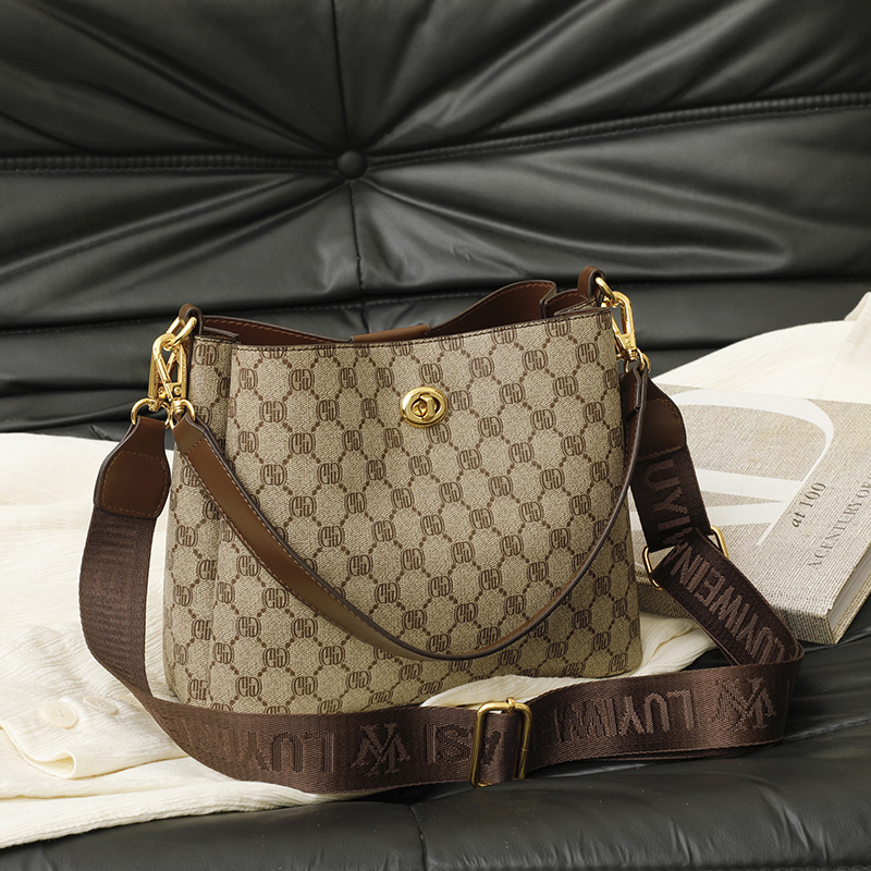 High-end large-capacity handbag, new retro bucket bag, versatile stylish shoulder crossbody bag, printed luxury handbag, simple and casual handheld un