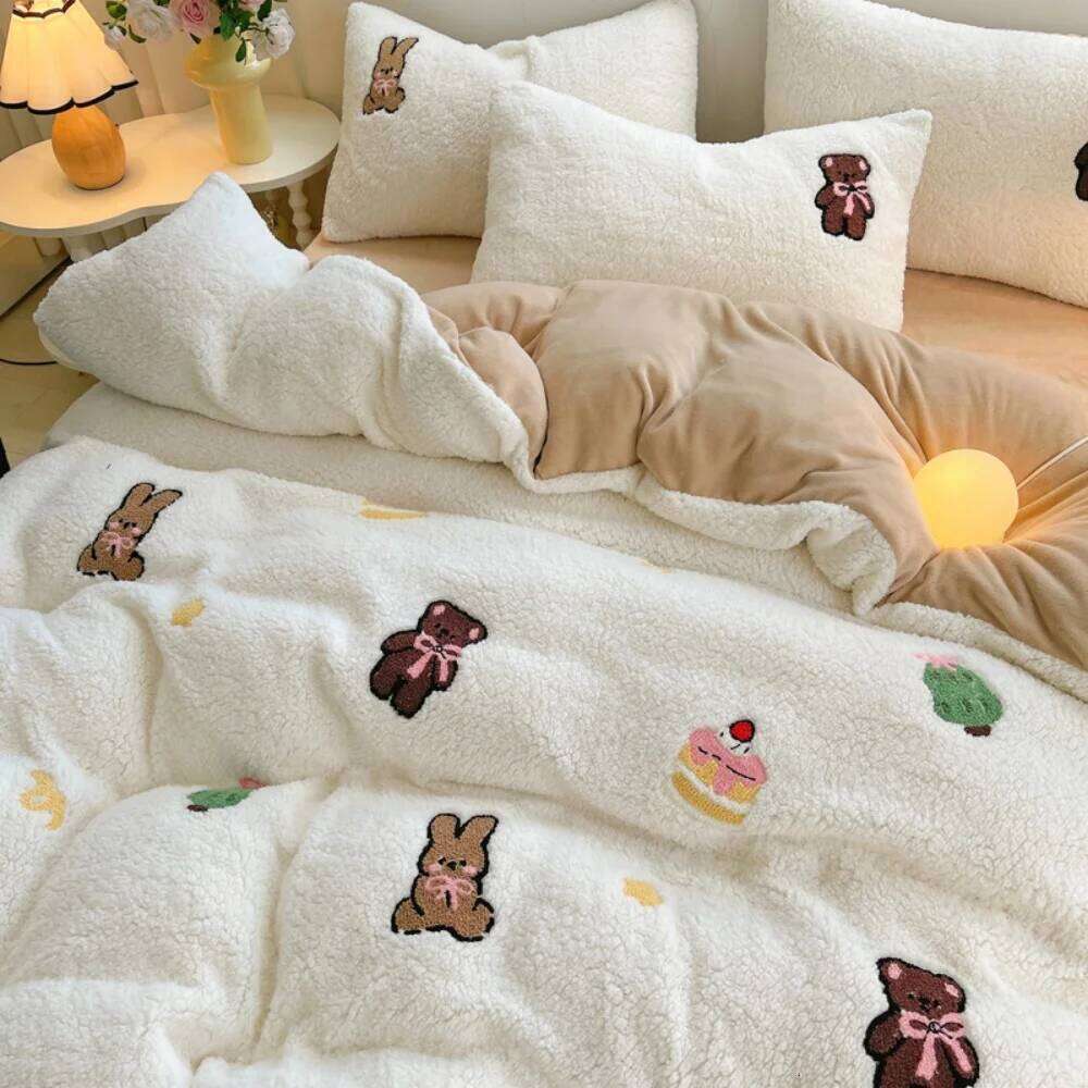 Embroidery Thickened Milk Fleece Bedding Winter Comforte Warm Bedroom Decor Quilt Cover Bed Sheet Pillowcase Four-Piece Set H260312