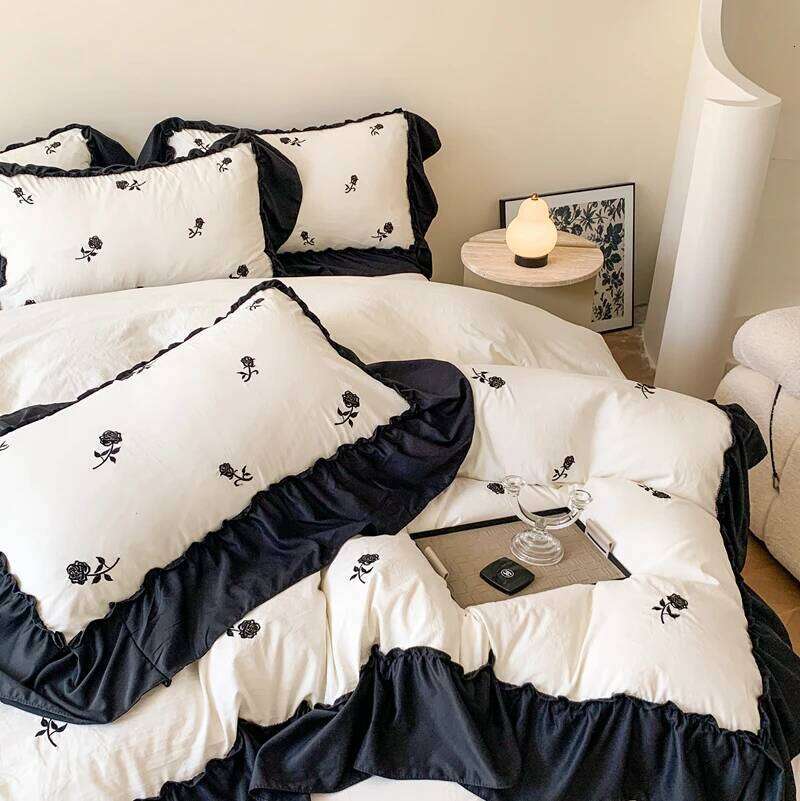 White and Black Duvet Cover Set Washed Cotton housse de couette Queen/King Size Rose Embroidery Bedding Sets with Ruffles H260312