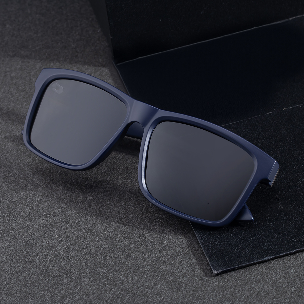 2026 New Fashion Polarized Square Frame PC Lens Outdoor Driving Sun Protection Sunglasses for Men