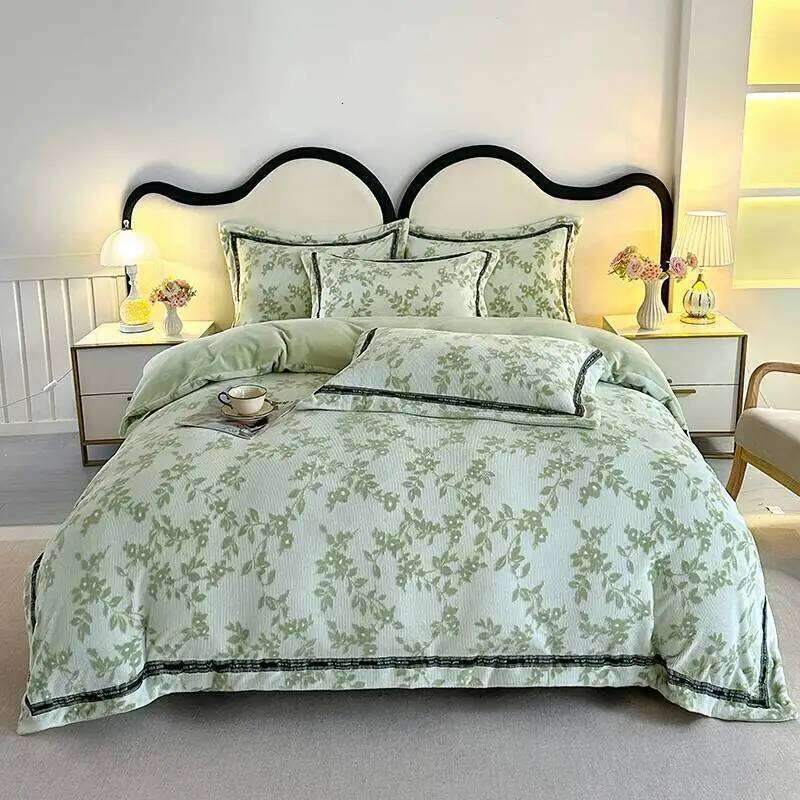 2025 new solid color high gram weight webbing winter warm milk fleece engraved bed sheet four-piece set H260312