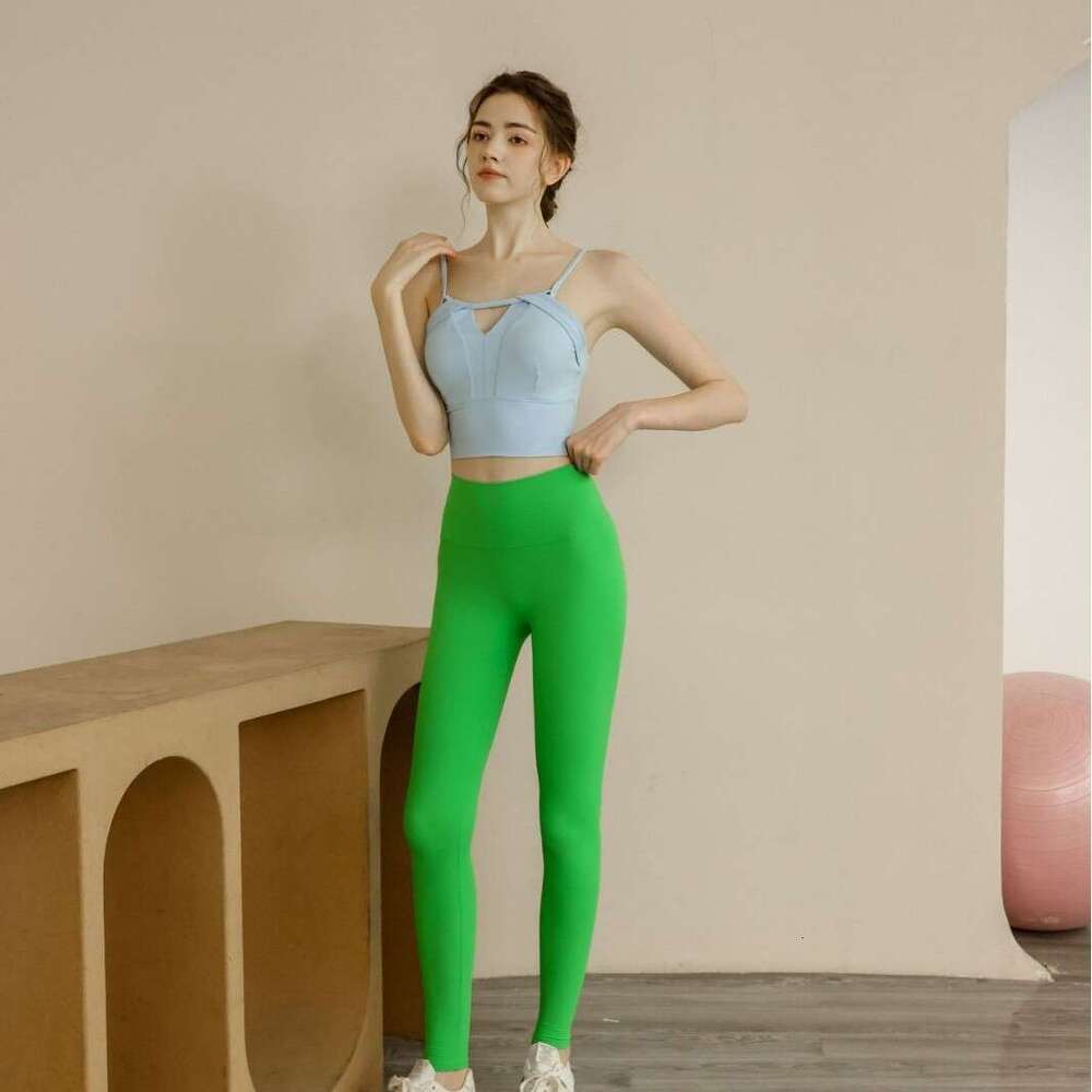 New Exquisite Yoga Outfit for Women, High-end Fashionable Beautiful Back Designer Vest, Sports Training Set