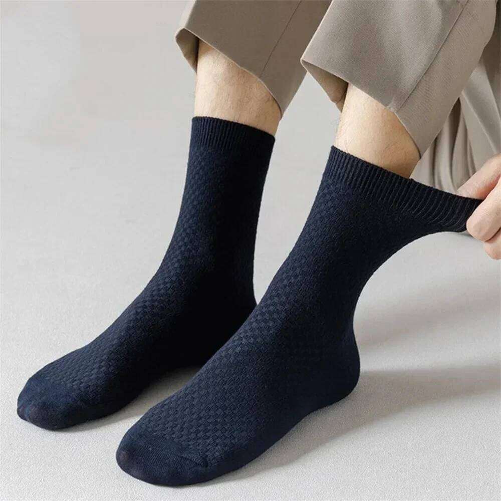 8 Pairs/Set Superior Bamboo Fiber Men Solid Color Mid Tube Business Sock Running Sports Anti Sweat Breathable Casual Socks Z260312