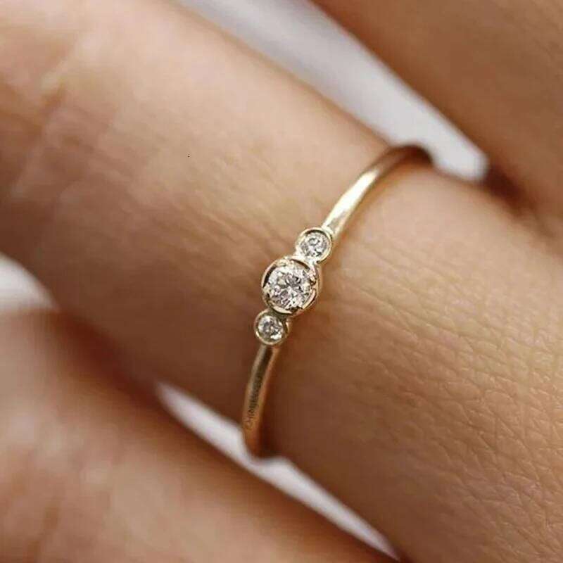 Huitan Exquisite Women Wedding Gold Color Smooth Ring with Three Cubic Zirconia Simple Stylish Female Rings Trendy Jewelry H260312