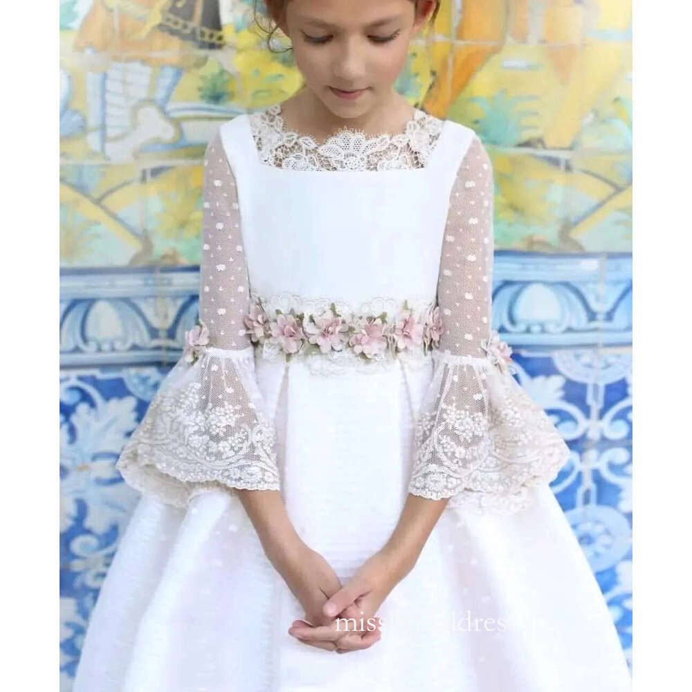 Princess A Line Jewel Neck White Girl Dresses With Sheer Long Sleeves Lace Appliques Flower Belts Kids Birthday Party Dress First Communion Gowns Bc21