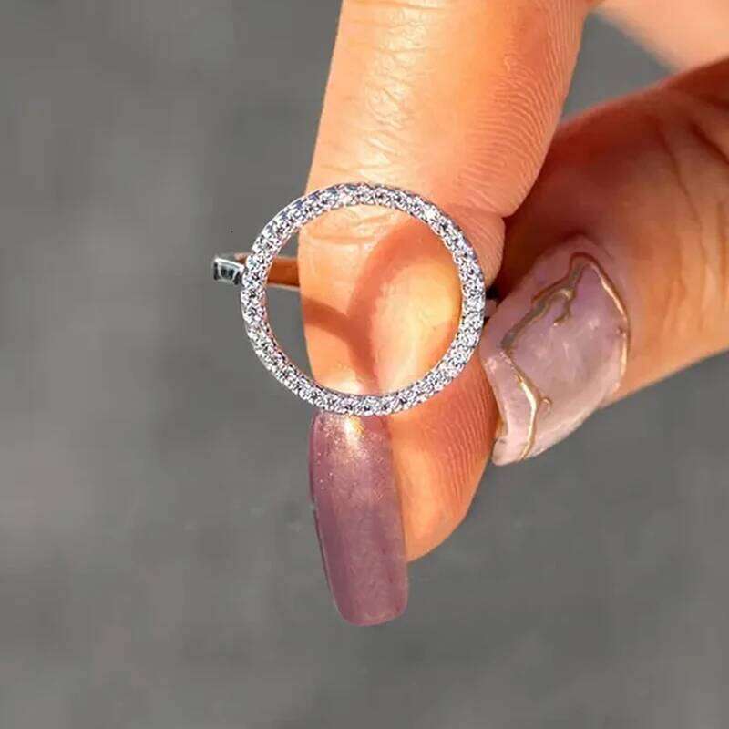 Huitan Hollow Round Shaped Finger Ring for Women Sparkling CZ Minimalist Wedding Rings Statement Accessories Drop Ship Jewelry H260312