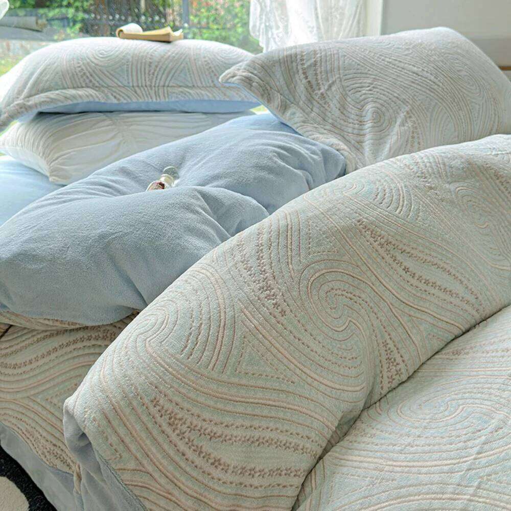 Thickened Milk Bedding Set Winter Warm Jacquard Carved Velvet Quilt Cover Pillowcase Bed Linen Soft Four Piece Sets H260312