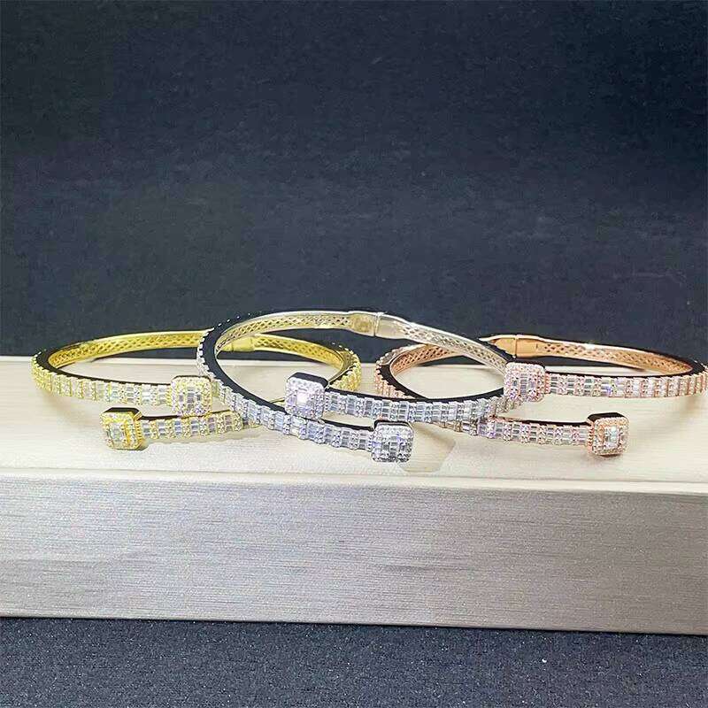 Hip-Hop Boutique Jewelry Iced D Color Long Stick Bread Pure Sier VVS Moissanite Bracelet