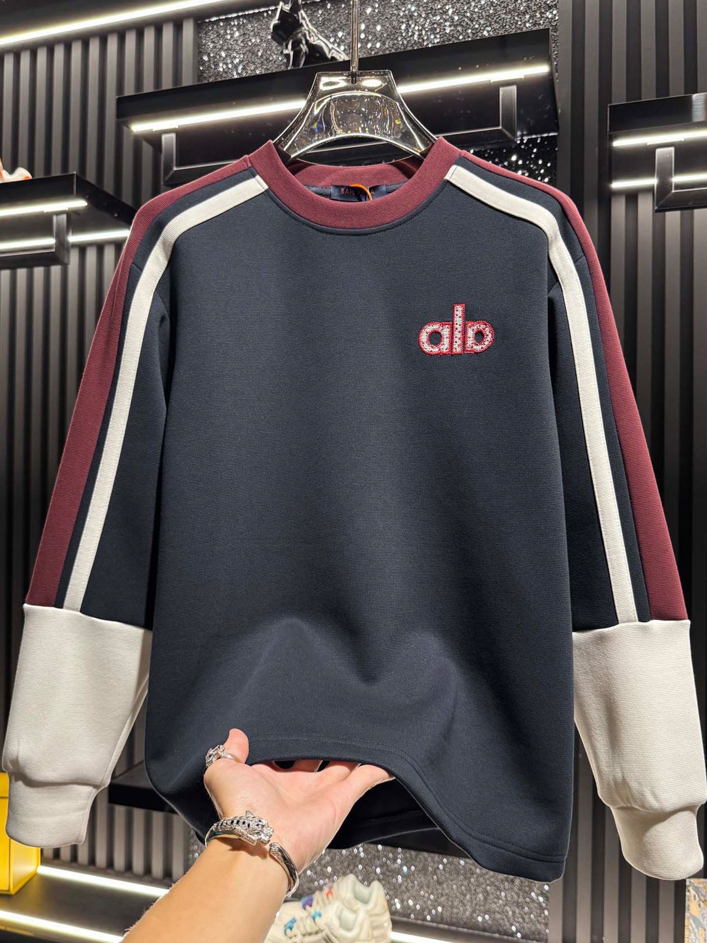 Luma hop European-style high-end embroidered patchwork crew neck sweatshirt, 2025 new autumn and winter trendy brand casual men's long-sleeve top
