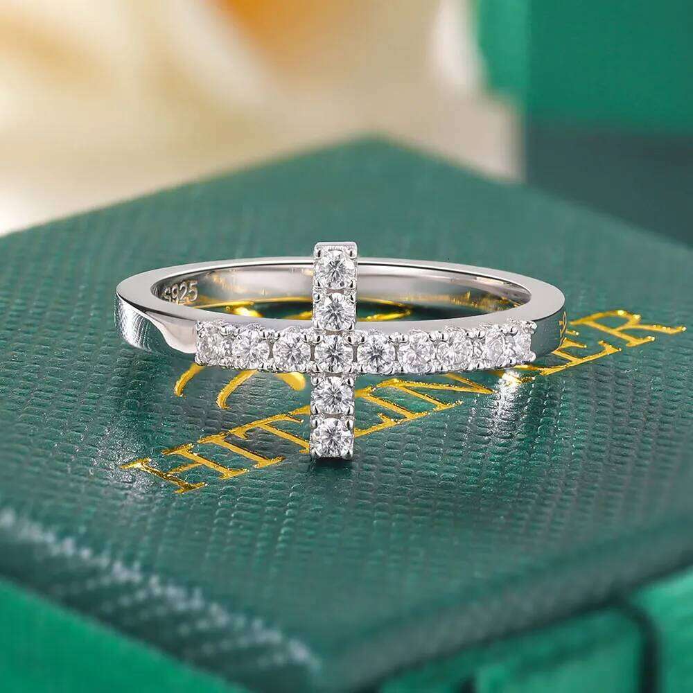 Linker Moissanite Cross Wedding Band S925 Sterling Silver Diamond Ring for Women Gold Plated Christmas Trendy Jewelry Gift H260312