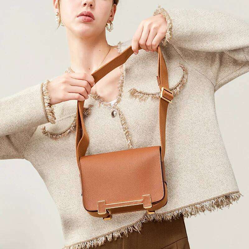 Fashionable Geta Wooden Sandal Luxury Sensation Genuine Leather Medium Square Crossbody Bag For Women Urban Simplicity Style