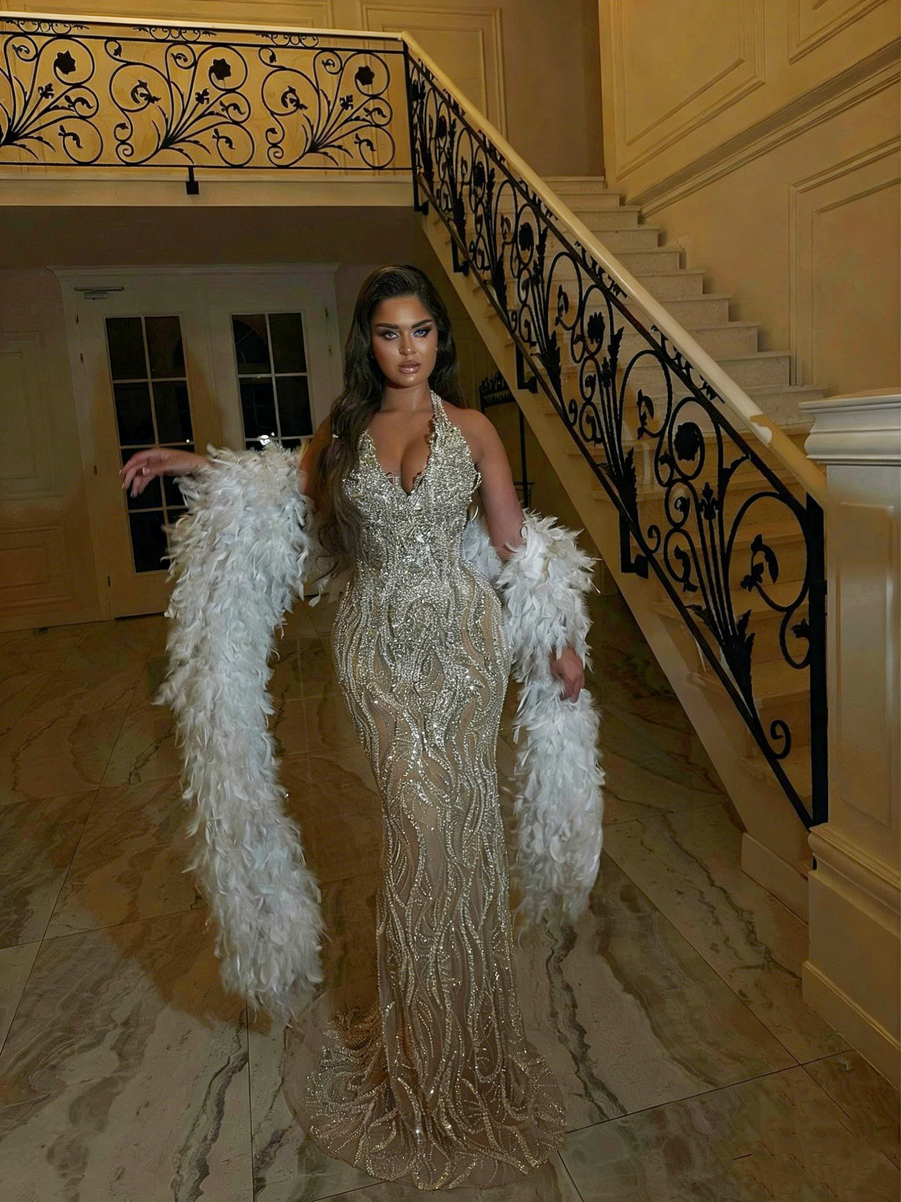Gorgeous Evening Dresses For Women Halter Neck Sleeveless Wrap Gown Sequins Feather Floor Length Dress Party Customized Dress