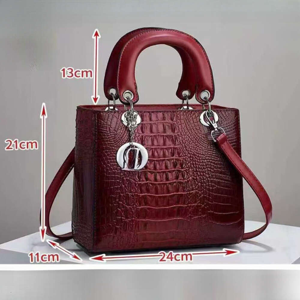 Tote Bag Summer Designer Women's Handbag Large Capacity Leisure Single Shoulder Bag Fashion Commute Crossbody Bag Luxury Bag Designer Underarm Ba - view 8