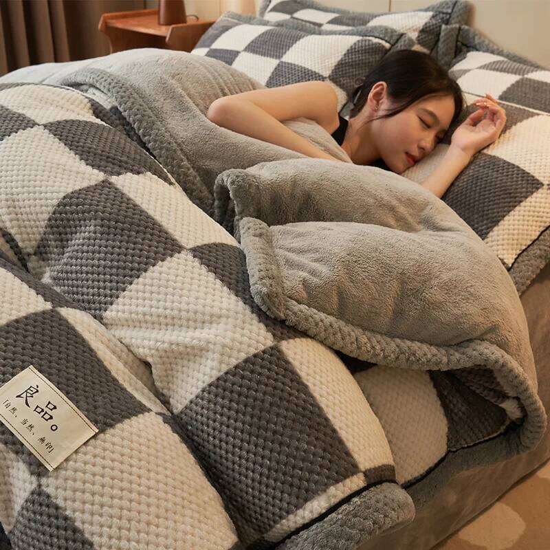 2025 new milk four-piece for winter warmth double-sided thickened bean velvet student dormitory three-piece set H260312