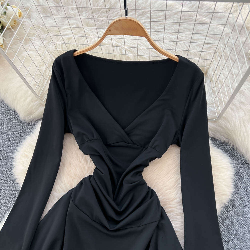 European and American Ins Women's 2026 Spring and Autumn Pure Sexy V-neck Waist Elegant Ruffle A15 Black Dress