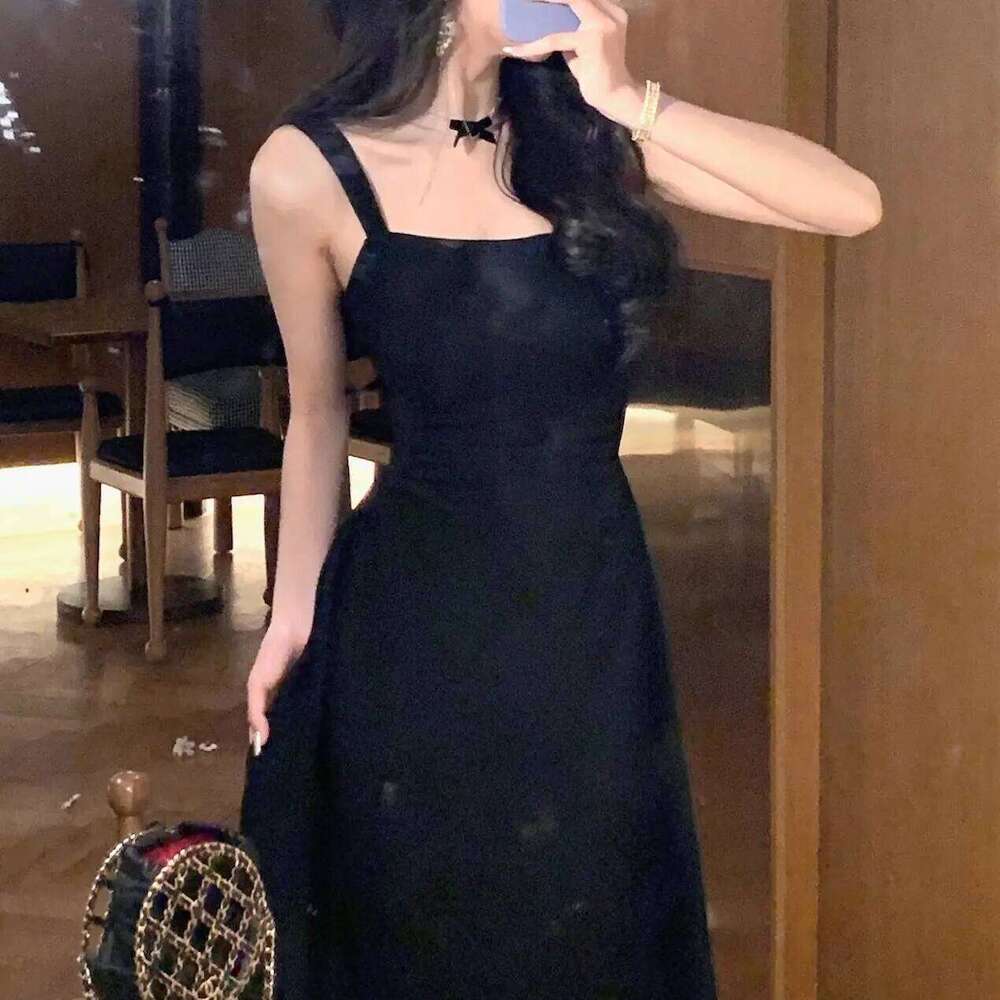 2025White lining women's summer new dress, waist-cinching slimming design sense of minority French strap dress. C260312