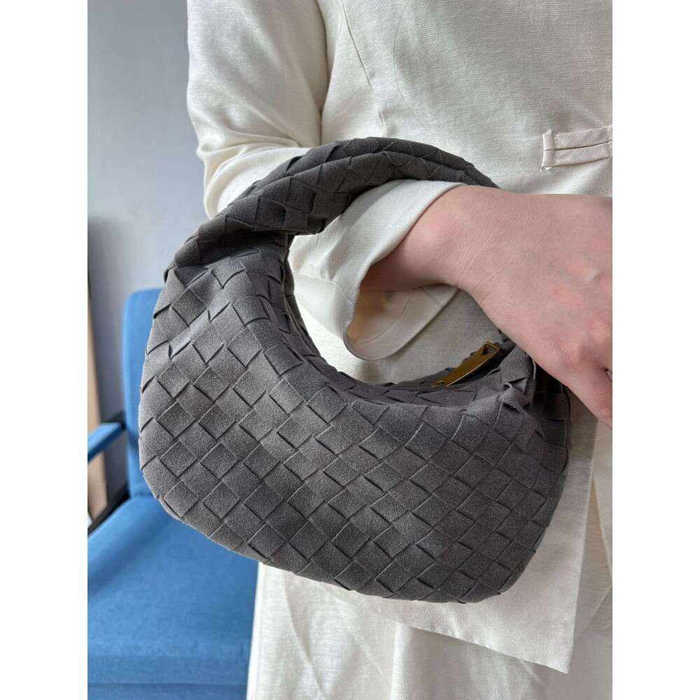 New frosted woven popular cross-border handbag, purely handmade cowhorn-knotted bag, in stock
