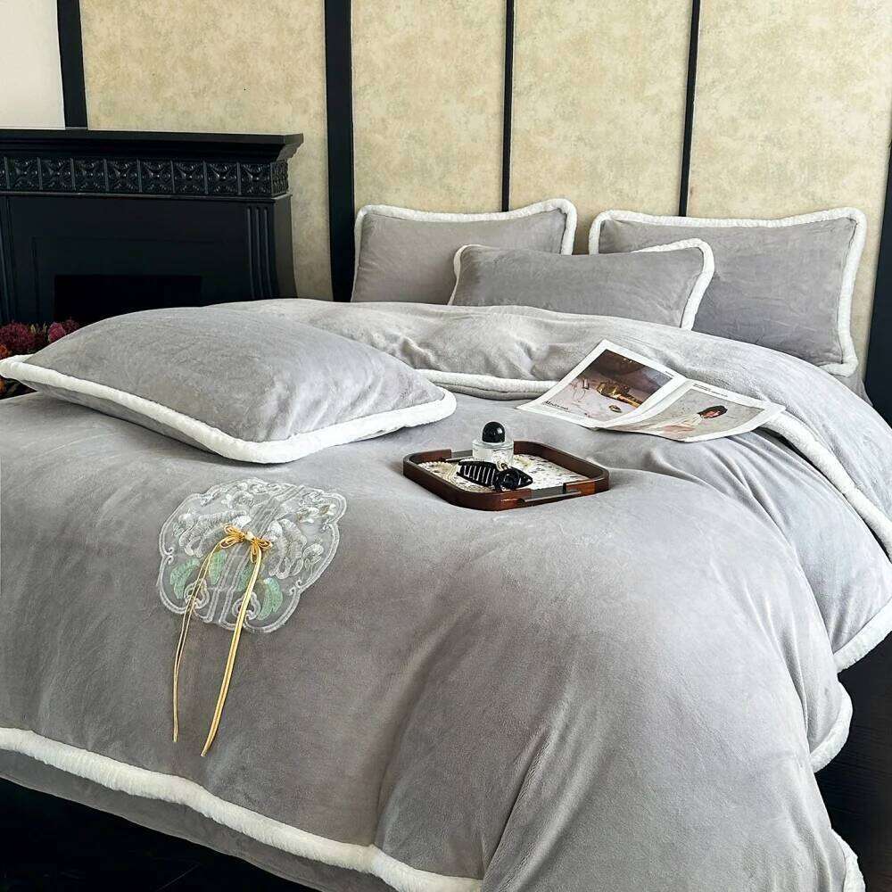 Soft Chinese Embroidery Bedding Thicken Milk Velvet Coral Fleece Winter Warm Four-Piece Set Duvet Cover Pillowcase Bed Sheet H260312