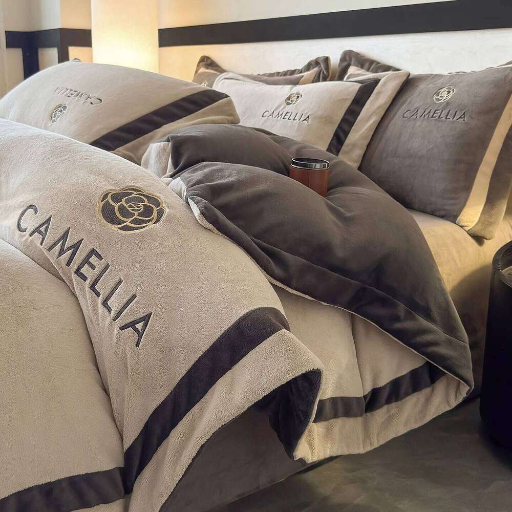 Light milk four-piece set winter fleece bed sheet quilt cover does not shed hair H260312