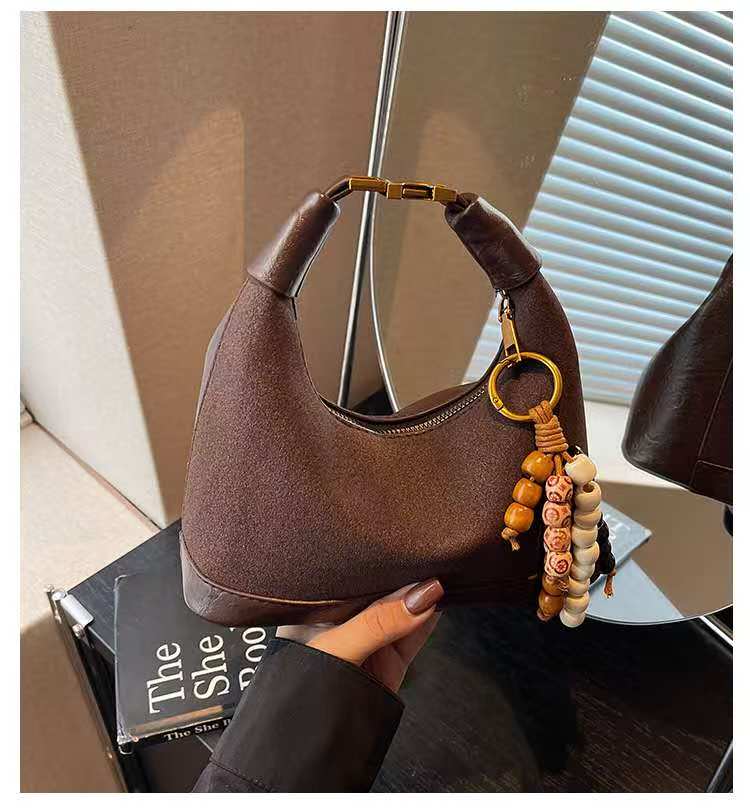 Chic Adjustable Strap Handbag Sleek Design & Compact Size