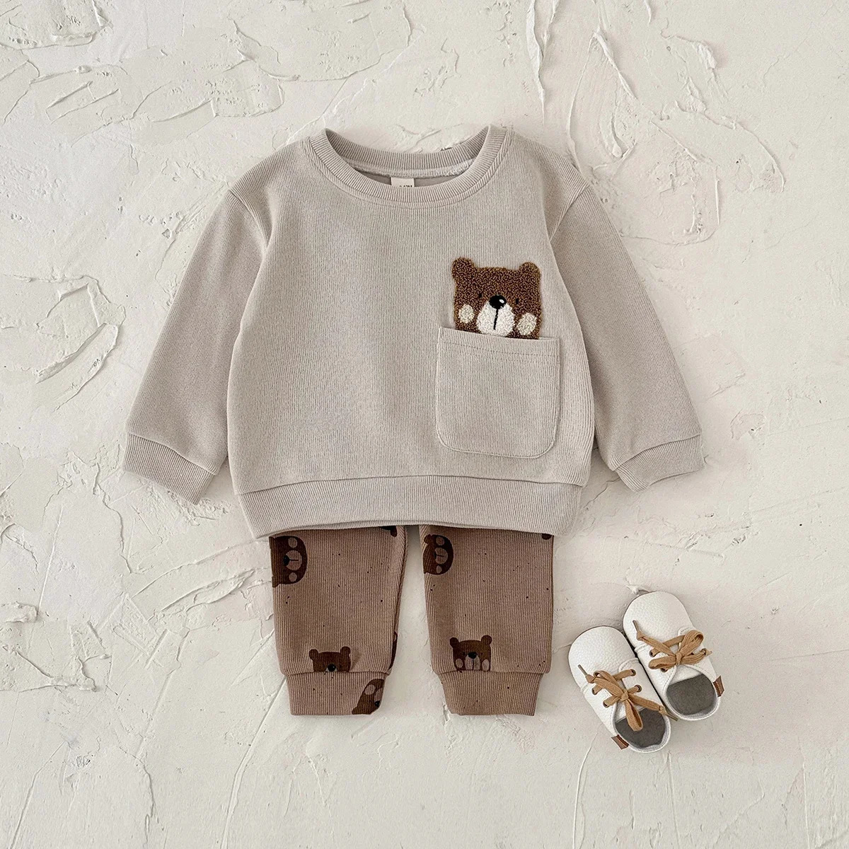 Korean Style Baby Boy Girl Clothes Set Breathable Fabric Bear Embroidery PulloverAllover Print Pants Infant Casual Outfit 260311