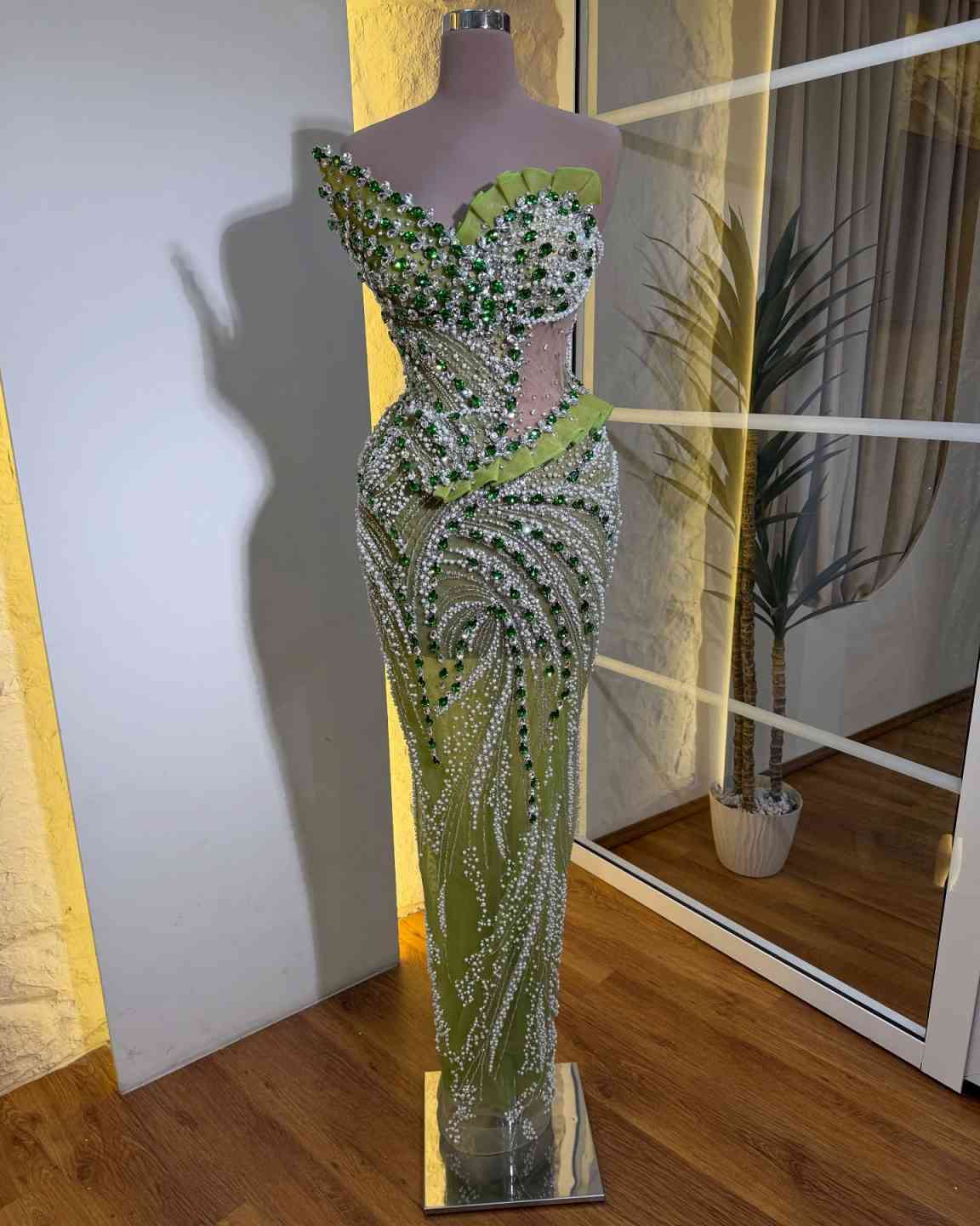 Gorgeous Evening Dresses Mermaid Strapless Rhinestones Sleeveless Backless Party Dresses Celebrity Prom Gown Customized Vestido De Novia