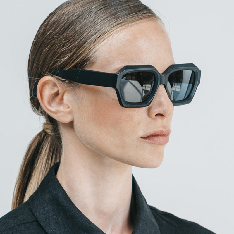 Minimalist polygonal sunglasses, new niche European and American sunglasses, fashionable and personalized street photography beach sunglasses