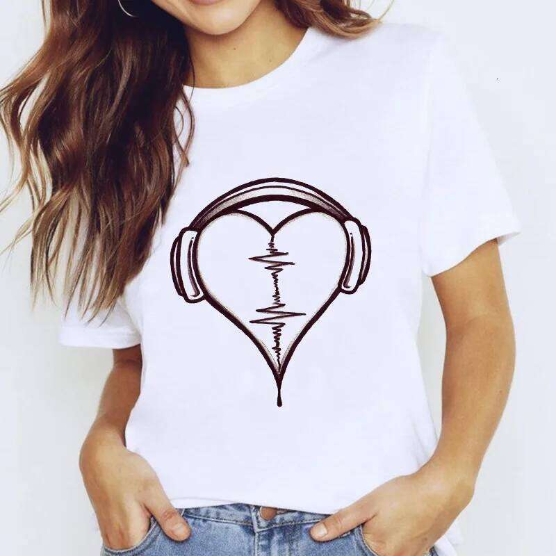 New Color Graffiti Heart-shaped Printed Round-neck Short-sleeved T-shirt for Women Harajuku Graphic T Shirts Aesthetic Clothes Z260312