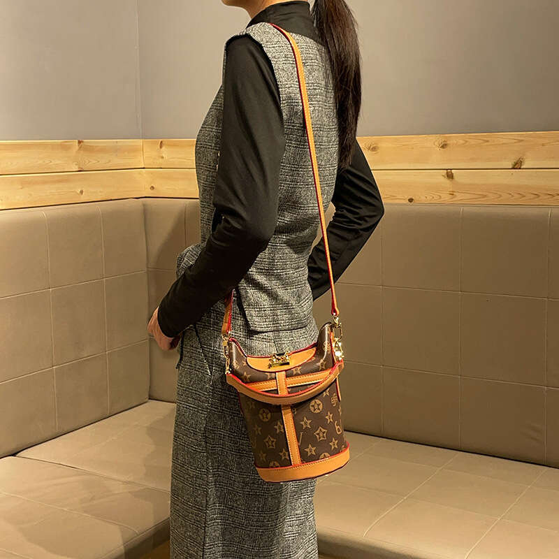 High-end vintage bucket 2026new model versatile crossbody dumpling large capacity shoulder underarm bag cross-border supply