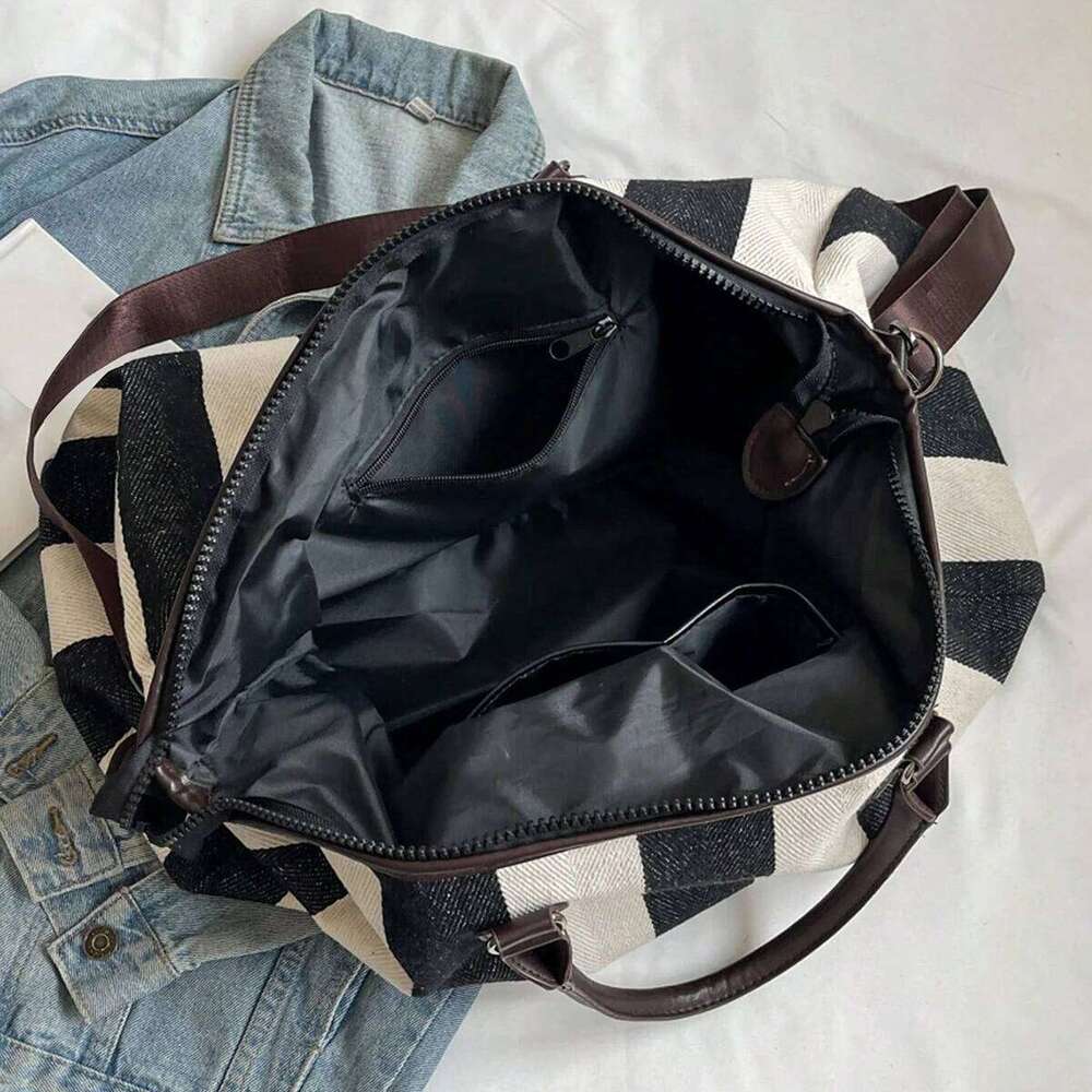 High-value travel large-capacity clothing storage portable business trip boarding messenger bag,