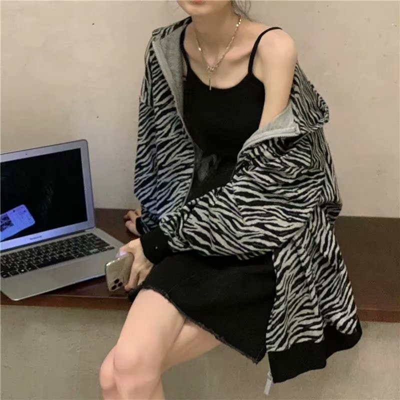 Autumn And Winter Stylish Commuter Striped Hooded Zip-up Long-sleeve Sweatshirt For Women Designer Hoodie Version Loose And Trendy Slim-fit Jacket