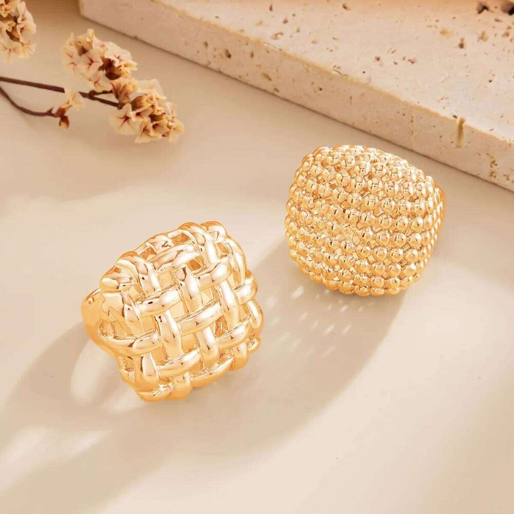 Exquisite Diamond Cut Metal Hoop Earrings Geometric Openwork Texture Design Vintage Style Ring Jewelry For Women