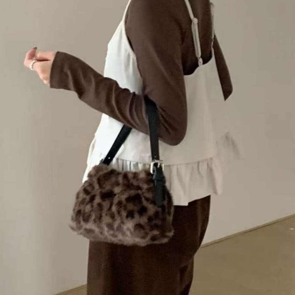 Autumn And Winter Leopard Print Handbag Niche Furry High End Plush Underarm Shoulder Bag Vintage Fashion Handbag