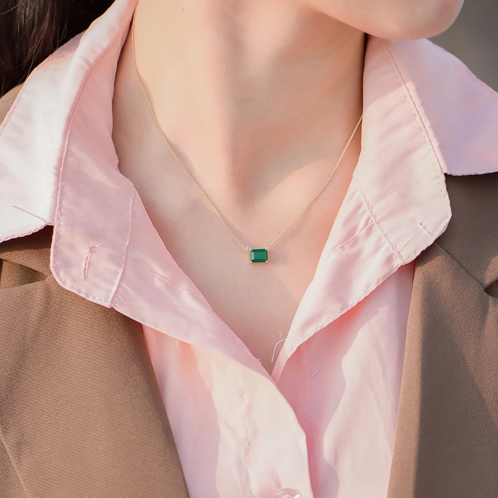 Clavicle Chain Charm Emerald Necklace Classic Gemstone Single Zircon Necklace Jewelry S925 Silver Womens 260303