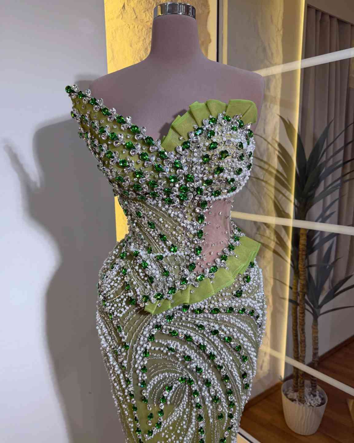 Gorgeous Evening Dresses Mermaid Strapless Rhinestones Sleeveless Backless Party Dresses Celebrity Prom Gown Customized Vestido De Novia